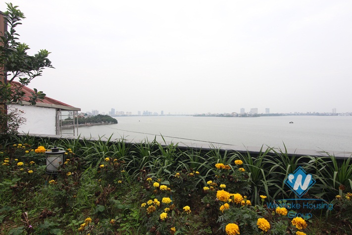 Gorgeous villa for rent on the lake side of Westlake, Tay Ho